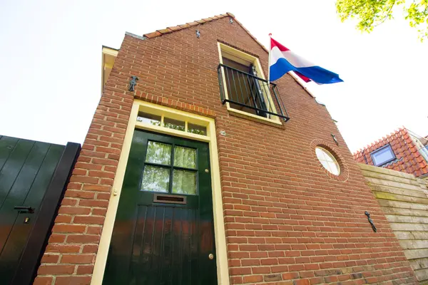Drie Zalmen 14, ENKHUIZEN