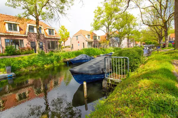 Drie Zalmen 14, ENKHUIZEN