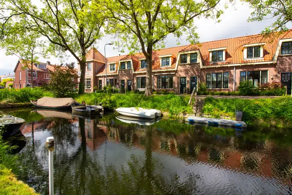 Drie Zalmen 14, ENKHUIZEN