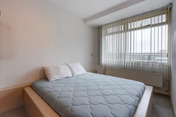 Volendamlaan 821, Den Haag