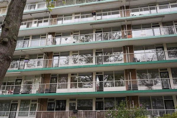 Volendamlaan 821, Den Haag