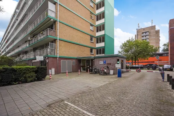 Volendamlaan 821, Den Haag