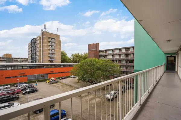 Volendamlaan 821, Den Haag