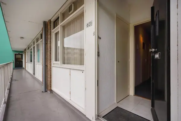 Volendamlaan 821, Den Haag