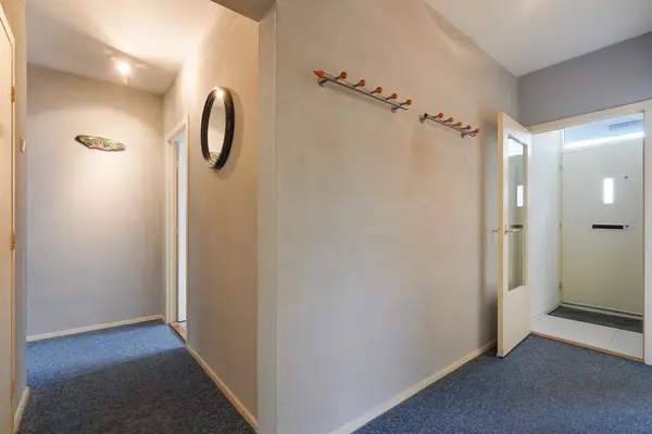 Volendamlaan 821, Den Haag