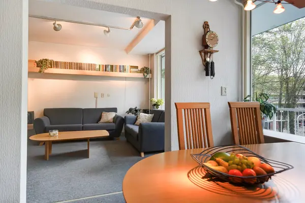 Volendamlaan 821, Den Haag