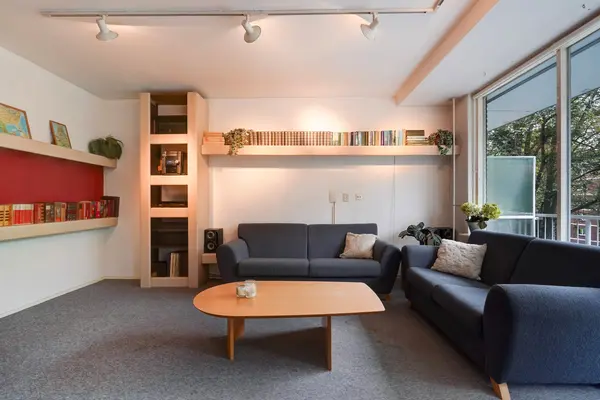 Volendamlaan 821, Den Haag