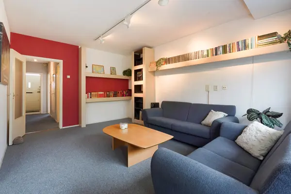 Volendamlaan 821, Den Haag
