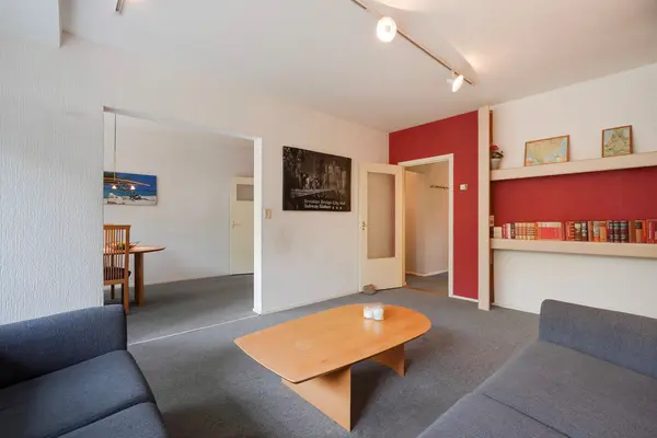 Volendamlaan 821, Den Haag