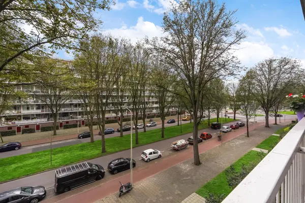 Volendamlaan 821, Den Haag
