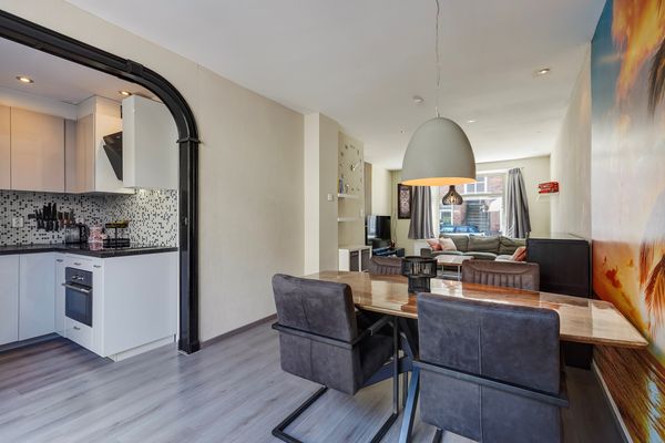 Boele van Hensbroekstraat 42, Den Haag