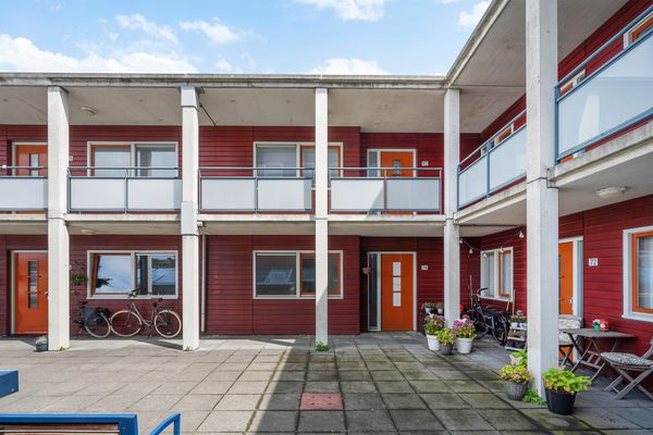 Vriezenveenstraat 74, Den Haag