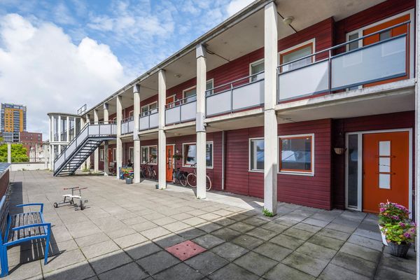 Vriezenveenstraat 74, Den Haag