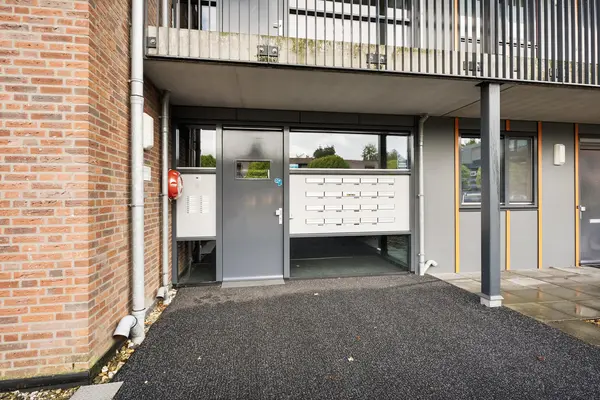 Burgemeester Brouwerstraat 83, ZWIJNDRECHT