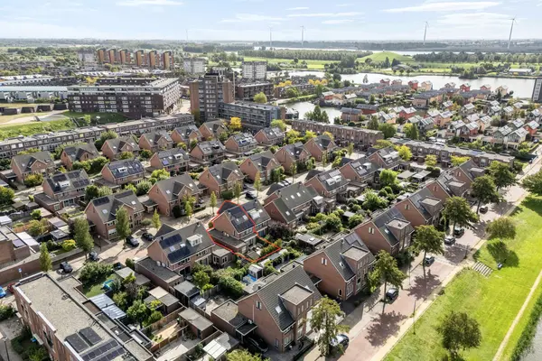 Roentgenhaven 5, BARENDRECHT