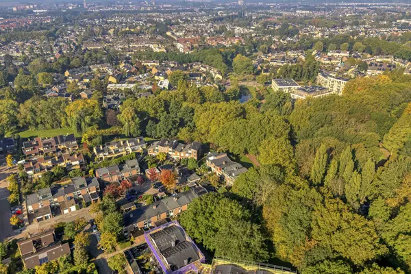 Bark 82, BARENDRECHT