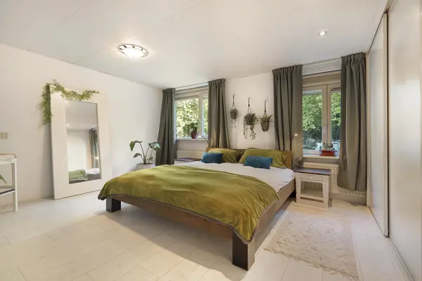 Bark 82, BARENDRECHT