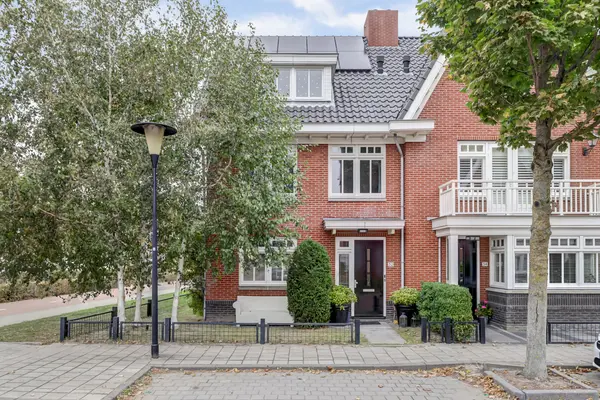 Coniferenhout 32