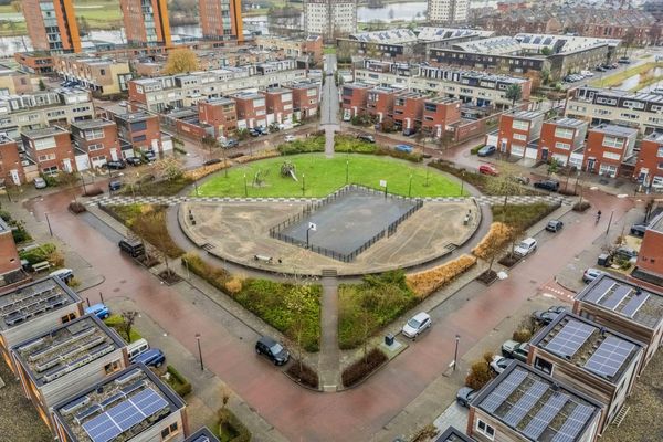 Zalmwater 79, BARENDRECHT