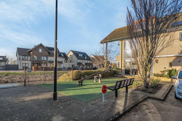 Leeuwenburg 147, BARENDRECHT