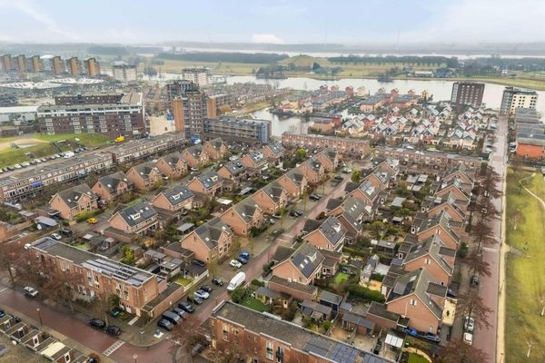 Roentgenhaven 6, BARENDRECHT