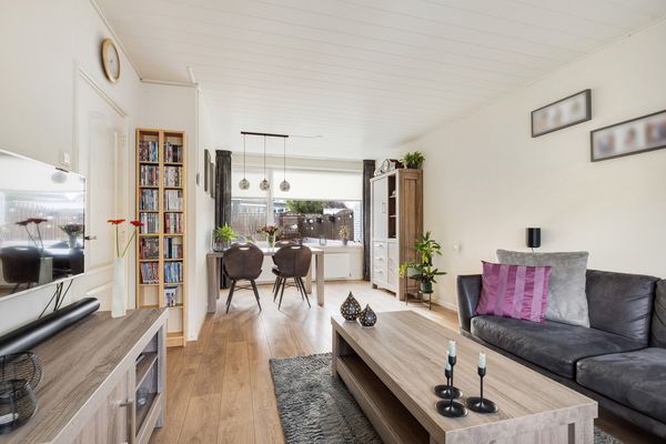 Zwaluwenlaan 52, RHOON