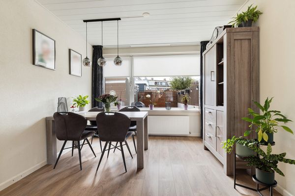 Zwaluwenlaan 52, RHOON