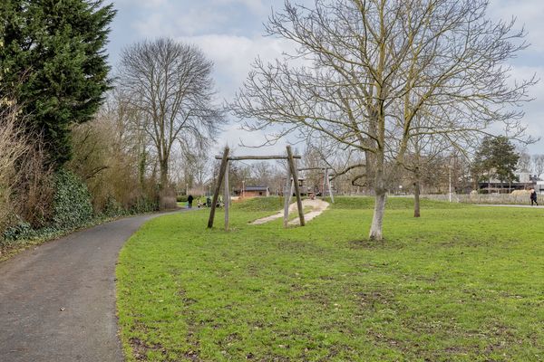 Zwaluwenlaan 52, RHOON