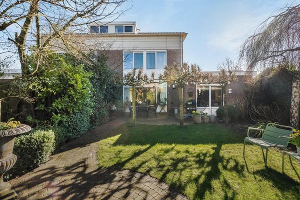 Meerwedesingel 68, BARENDRECHT