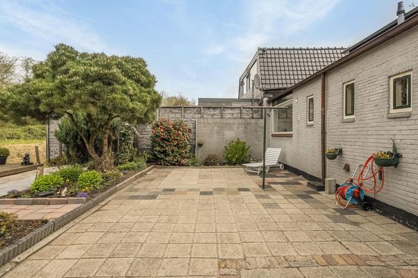 Slotvalkensteinsedijk 17, POORTUGAAL