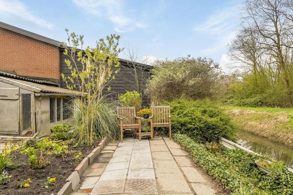 Slotvalkensteinsedijk 17, POORTUGAAL