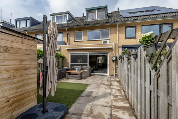 Van Eesterenveld 20, BARENDRECHT