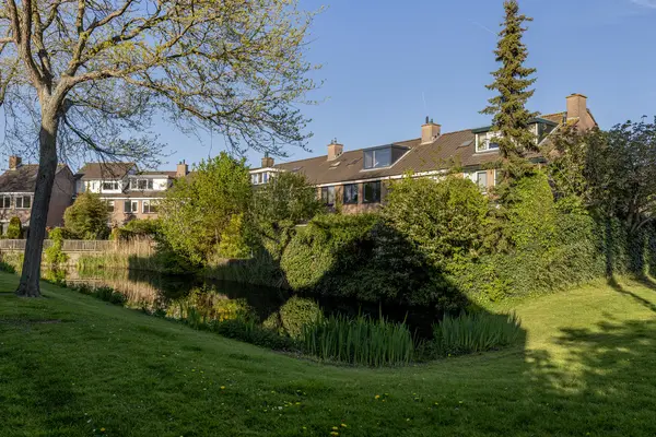 Karveel 10, BARENDRECHT