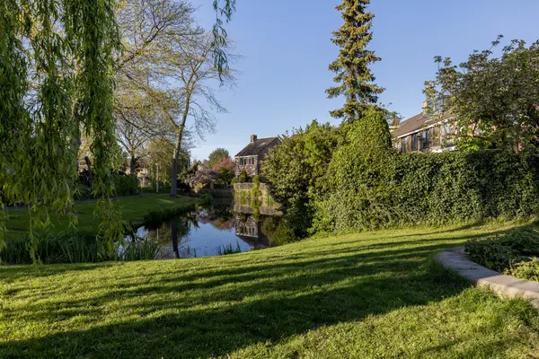 Karveel 10, BARENDRECHT