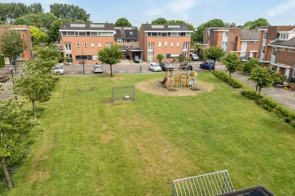Lijsterbeswede 121, BARENDRECHT