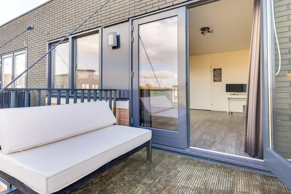 Zandsteen 89, HOORN