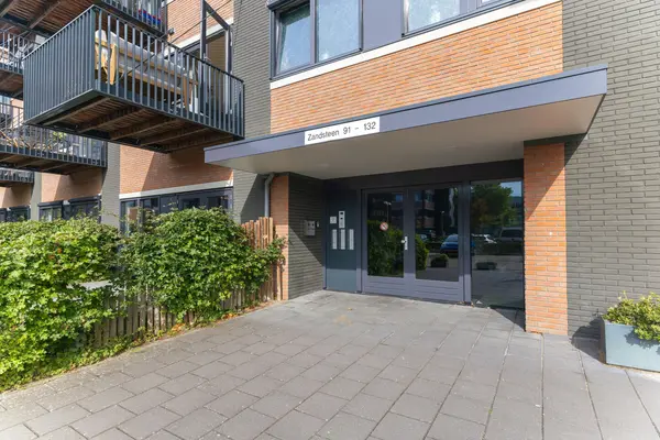 Zandsteen 100, HOORN