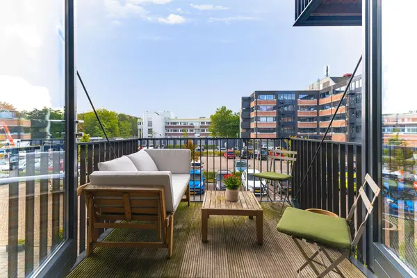 Zandsteen 100, HOORN