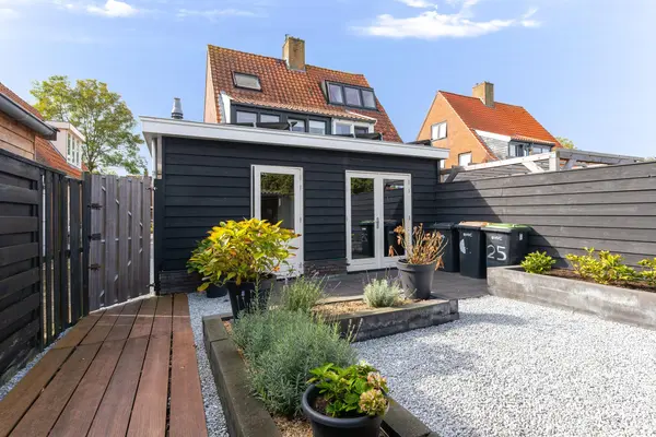 Limmerschouw 25, WINKEL