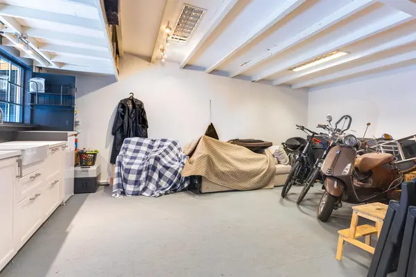Limmerschouw 25, WINKEL