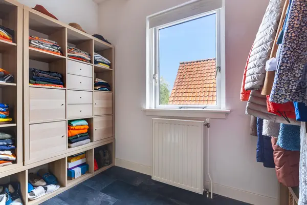 Limmerschouw 25, WINKEL
