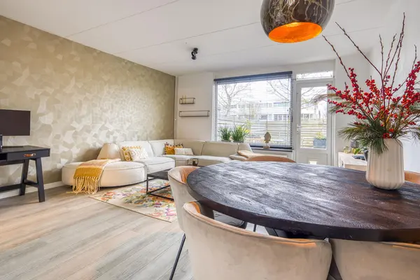 Wever 63, HOORN