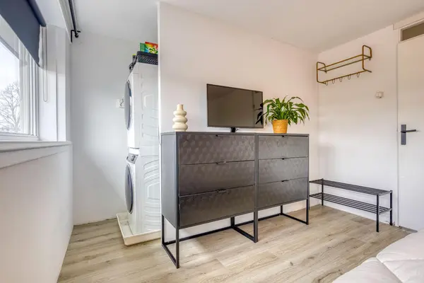 Wever 63, HOORN