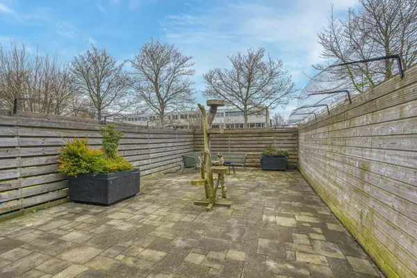 Wever 63, HOORN
