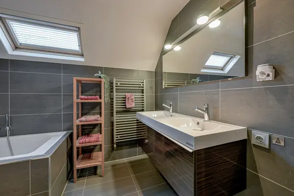 Zwarte Dolfijn 27, HEERHUGOWAARD