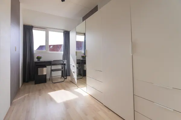 Ceder 85, HOORN