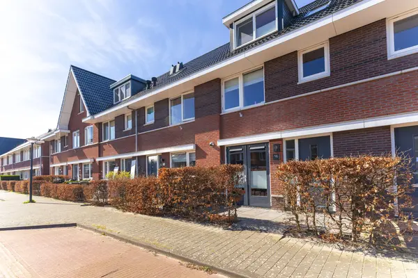 Albert van Damstraat 16