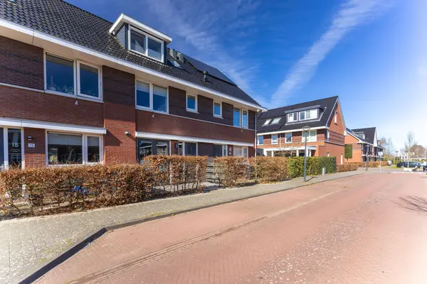 Albert van Damstraat 16, ZWAAG