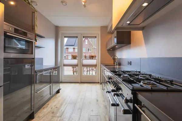 Albert van Damstraat 16