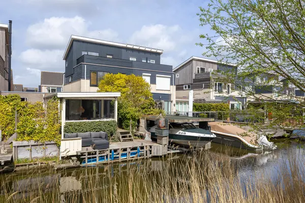 Spanker 13, MEDEMBLIK